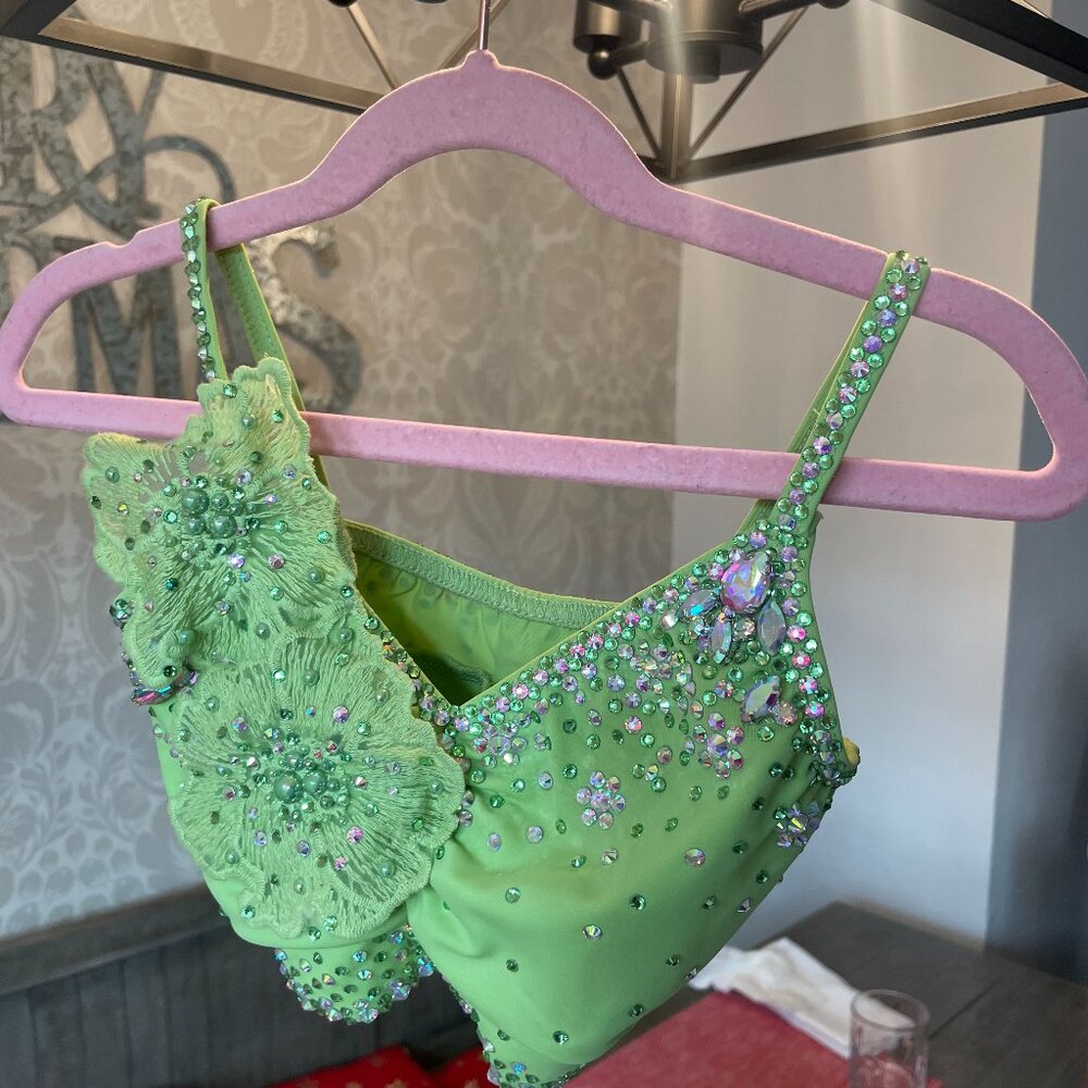 ✨ Beautiful Lime Green Lyric Costume – 2 Piece Set ✨